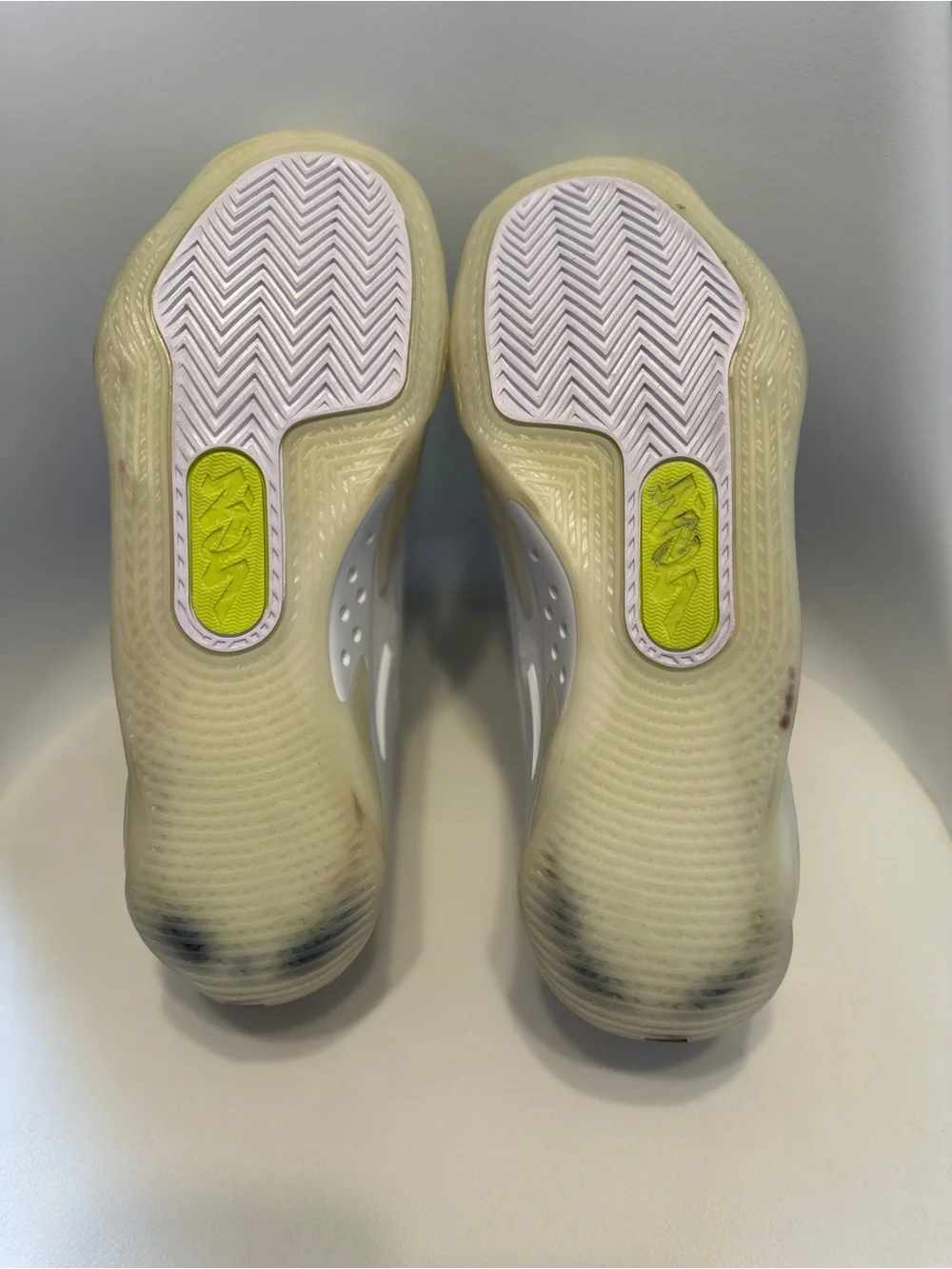 Jordan Men’s Sneakers in Black and Pale Yellow-Green